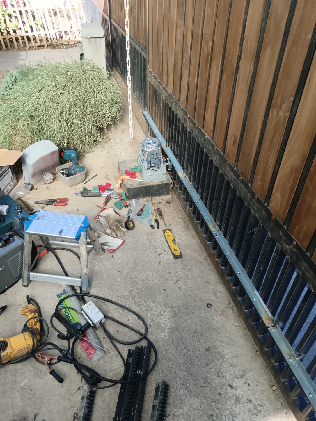 Instalación de motor para portón automático